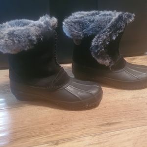 Fur lined snow boots